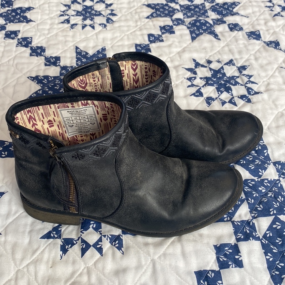 Roxy boho tribal zipper ankle boots